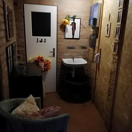 Doupe Hostel *