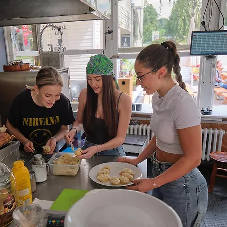 Moto Doupe 호스텔 *