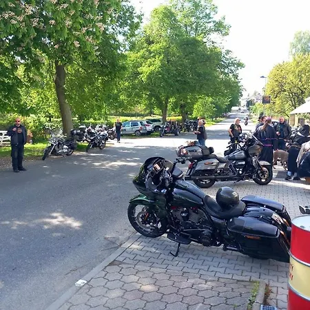 Moto Doupe 호스텔 훔폴렉