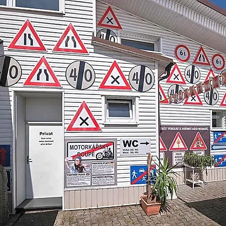 Moto Doupe Hostel Humpolec