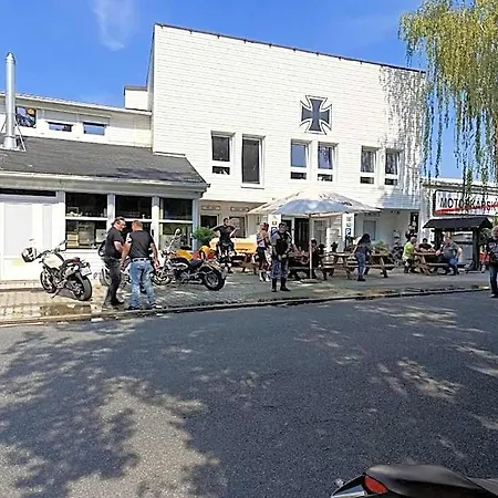 Moto Doupe Hostel Humpolec
